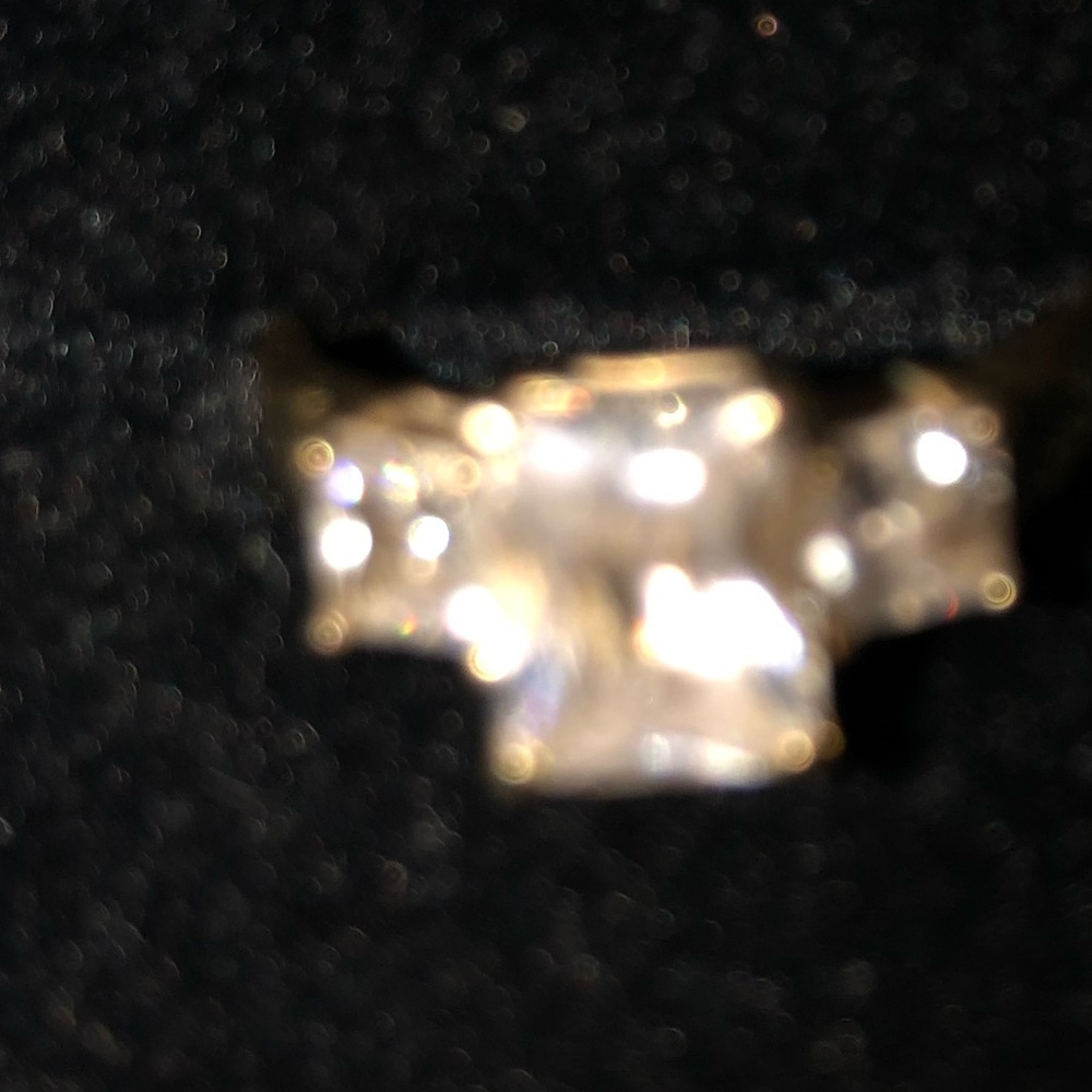 Engagement ring - Picture 3 of 5